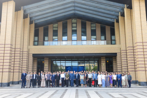 五八策略 拓展中俄法学教育“朋友圈”，第三届中俄法学院院长论坛在上海政法学院举行